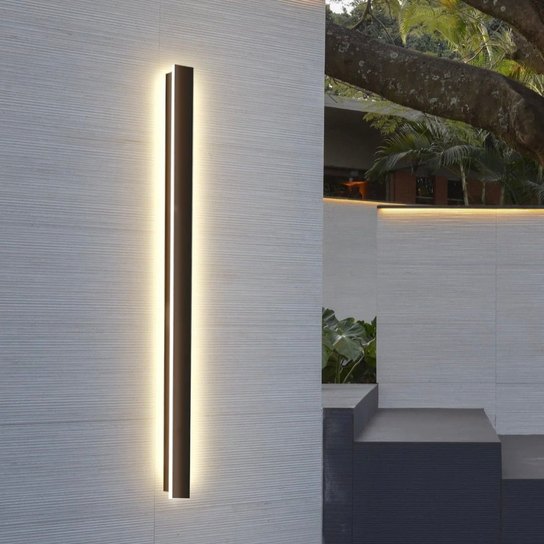 Modern Outdoor LED Wall Light – Weatherproof Aluminium Sconce